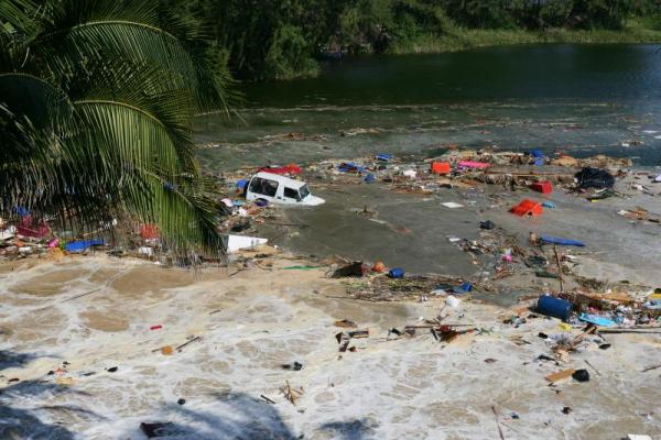 tsunami-debris.jpg